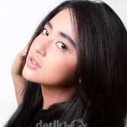 Dewi Persik Mengaku Suka Berpose Topless