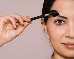 5 Tips Mengatasi Kerontokan Alis