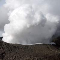 Dinkes Malang Sebar 2 Ribu Masker untuk Antisipasi Abu Bromo