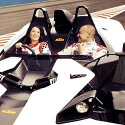 Marcella Zalianty dan Ananda Mikola Berpose dengan KTM X-Bow