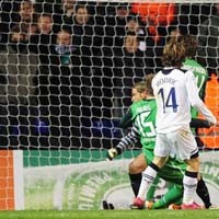 Hantam Bremen, Spurs ke 16 Besar