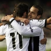 El Che Incar Posisi Puncak di Old Trafford