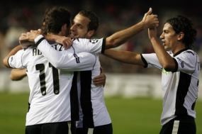 El Che Incar Posisi Puncak di Old Trafford