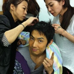 Syuting Iklan, Kepala Vanness Wu Terhantam Batu