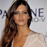 Sara Casillas Tambah Ukuran Dada