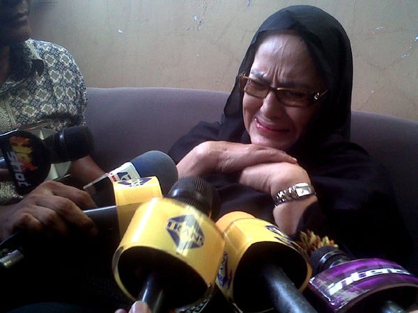 Connie Sutedja Tangisi Ida Kusumah