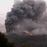 Semburan Asap Gunung Bromo Tembus 900 Meter