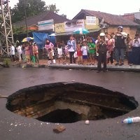 Sungai Citepus Berada di Bawah Jalan yang Ambles