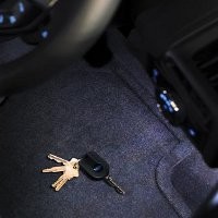 Kunci Mobil Terjatuh, Tinggal Sorot Saja