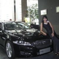 Jaguar XJ Ditarik Karena Wiper