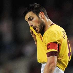 Fabregas Diharapkan Main Lawan MU