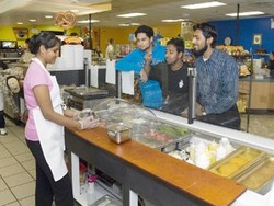 Universitas Pertama di Illionis Sajikan Menu Halal