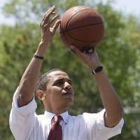 Tersikut Saat Main Basket, Obama Dapat 12 Jahitan di Bibir