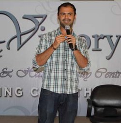 Rambut Rontok Bikin Mike Lucock Tak Nyaman