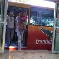 Pengaturan Busway Tidak Peduli Penumpang Sudah Capek