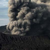 Bromo Kembali Meletus Pukul 05.09 Wib