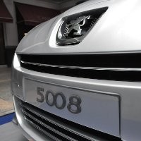 Peugeot 5008 Bukan Lawan Alphard