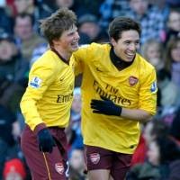 Arsenal ke Puncak Usai Bekap Villa 4-2