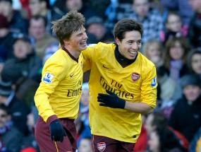 Arsenal ke Puncak Usai Bekap Villa 4-2