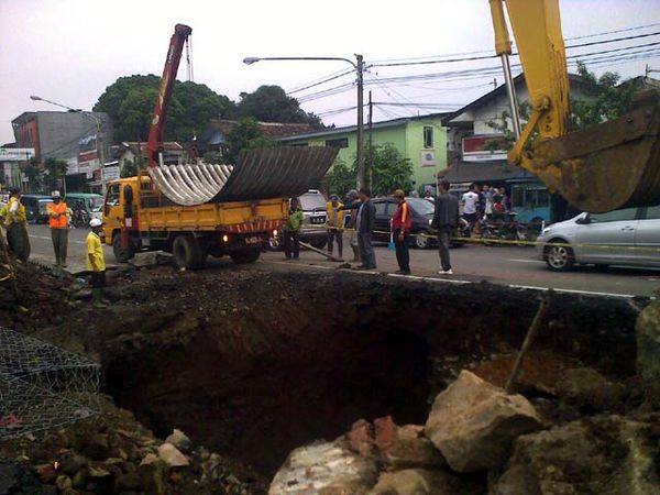 Jalan Pajajaran Diperbaiki