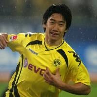 Dortmund Perkokoh Posisi dengan Gaya