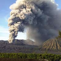 Gunung Bromo Meletus, Jatim Siap Hadapi Kondisi Terburuk