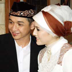 Lamar Delia, Pasha Ungu Kabari Mantan Istri