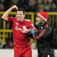 Dislokasi Bahu, Carragher Terancam Absen Panjang