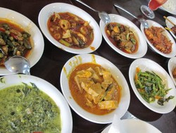 Rumah Makan Padang Gaya Palembang