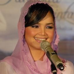 Tak Mau Lagi Jadi Penyanyi Populer, Siti Nurhaliza Siap Dikritik