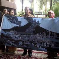 3 Batik Wedus Gembel Terjual Rp 103 Juta