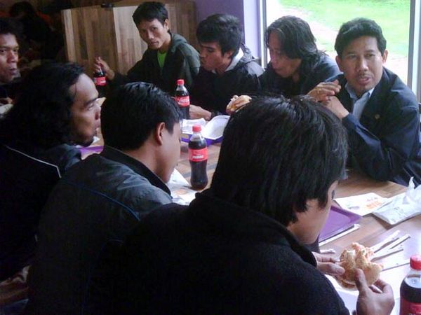 ABK WNI di Afsel Menuju KBRI Pretoria