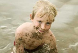 Main di Lumpur Bikin Anak Pintar