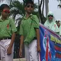 Peringati Hari AIDS se Dunia, Siswa Tamiriyah Jalan Mundur