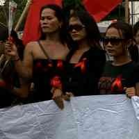 Waria Berunjuk Rasa karena Harga Obat HIV/AIDS Mahal