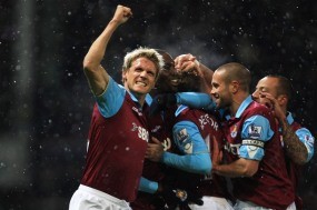 Hantam MU, West Ham Tembus Empat Besar