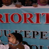 Tuntut Perbaikan Nasib, Puluhan Perawat Demo DPR