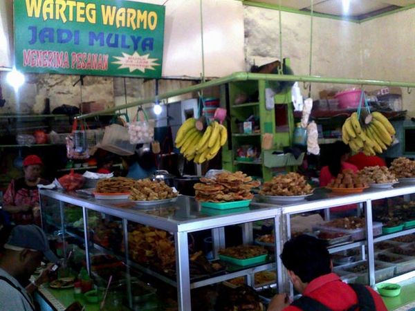 Warteg Warmo Menolak Dikenai Pajak