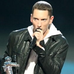 Eminem Kantongi 10 Nominasi Grammy Awards 2011