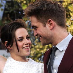 Robert Pattinson & Kristen Stewart Beradegan Seks 12 Jam