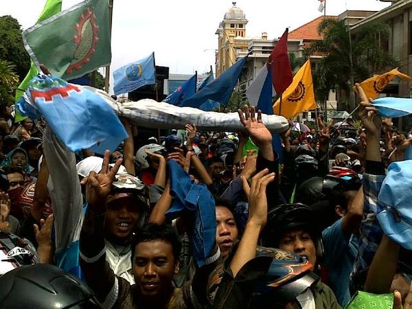 Buruh Tuntut Kenaikan UMK