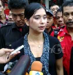 Ayu Azhari Bantah Kuasai Warisan Anak