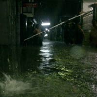 Banjir Kepung Surabaya Barat Buat Warga Tak Bisa Tidur 