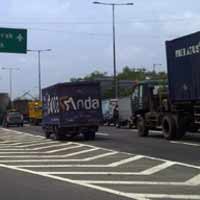 Dampak Genangan Air, Jalan Ahmad Yani Padat Merambat