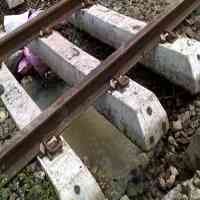 Landasan Rel Kereta Api Ambrol Tergerus Banjir 