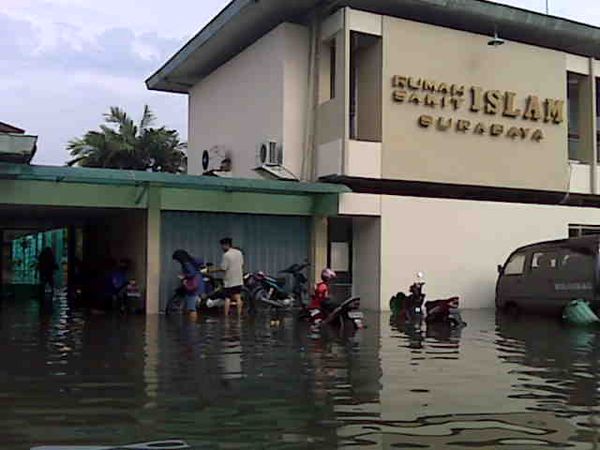 Surabaya Belum Bebas Banjir