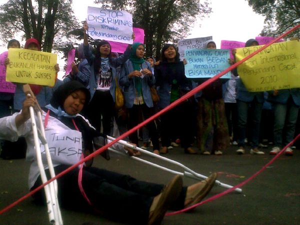 Aksi di Hari Penyandang Cacat