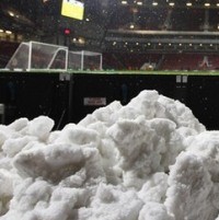 Lapangan Beku, Partai Blackpool vs MU Ditunda