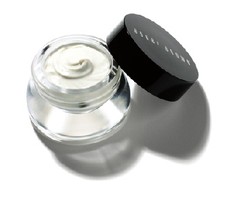 Pertahankan Kelembaban Mata Ala Bobbi Brown