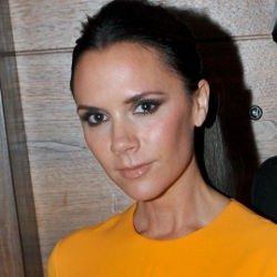 Victoria Beckham Ingin Baju Rancangannya Dipakai Jolie